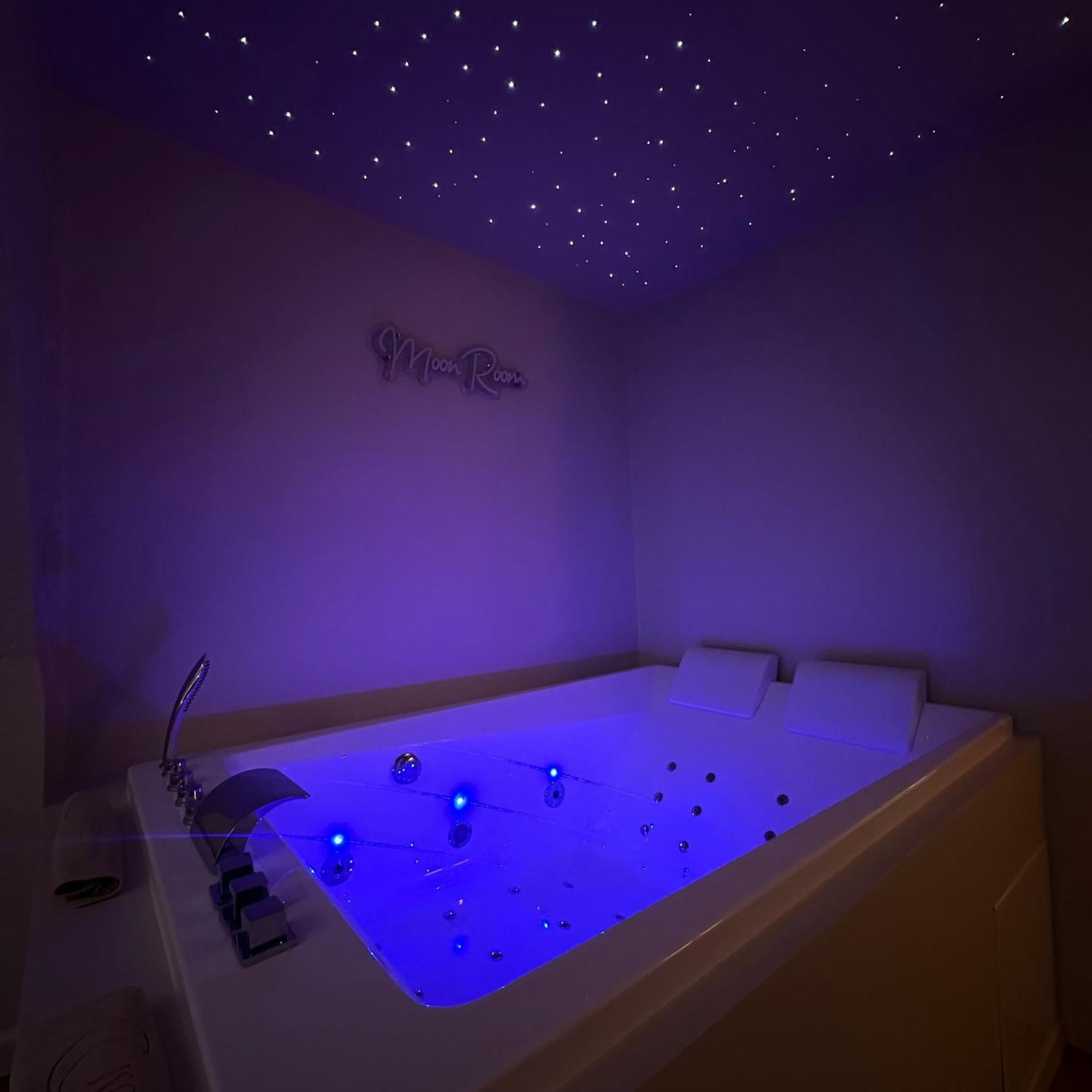 Moon Room, Nuit Insolite - Ollioules Toulon Var Exterior foto